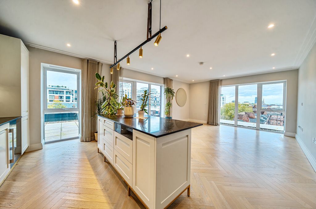 Property photo 3 of 18 1371703-10-68Fa52...