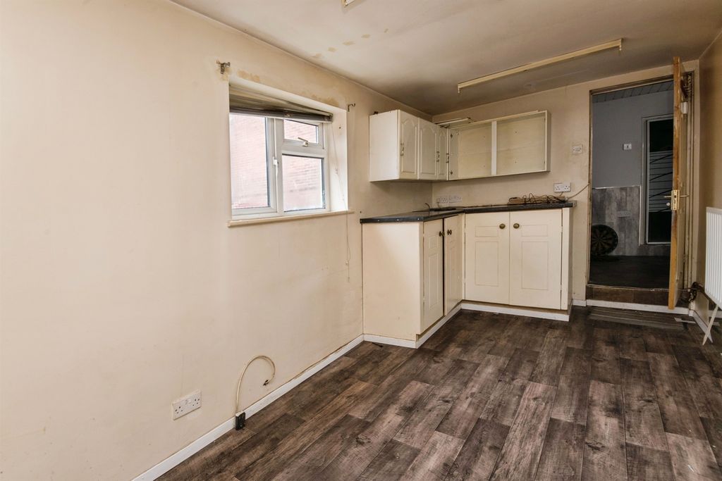 Property photo 3 of 16