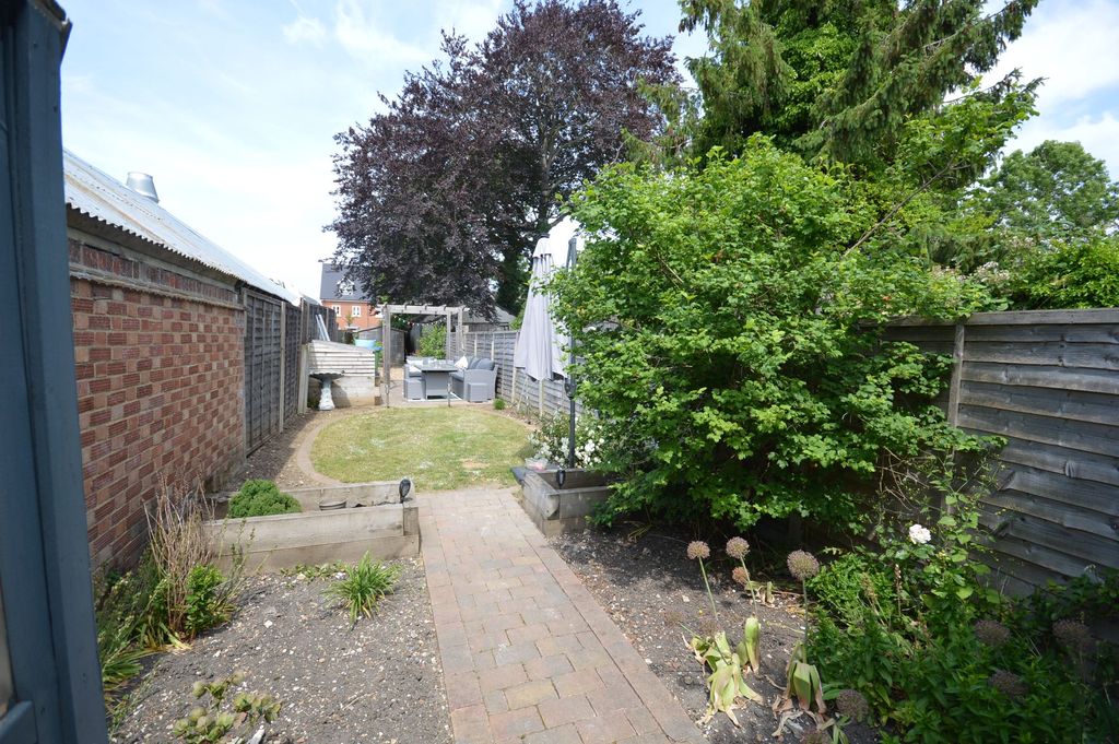 Property photo 2 of 12 Garden