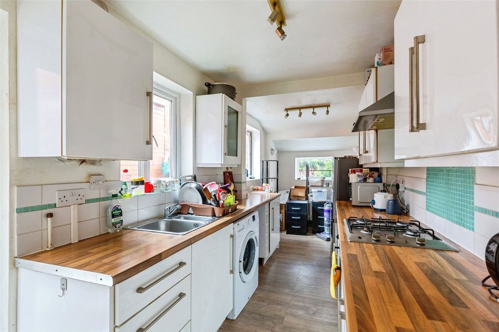 Property photo 3 of 16 Kitchen