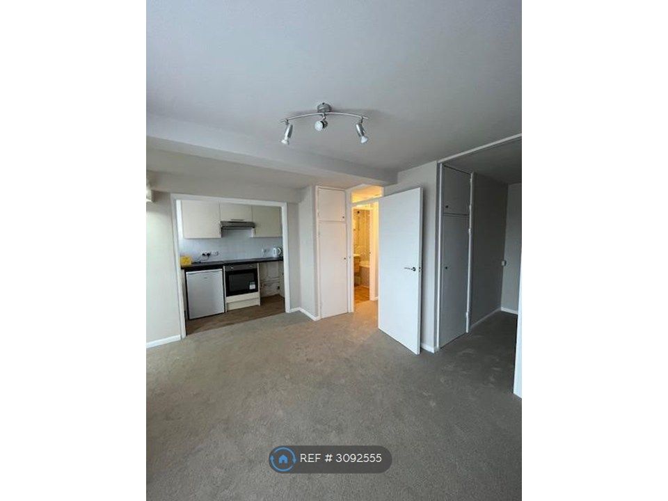 Property photo 1 of 8 Lounge/Kitchen