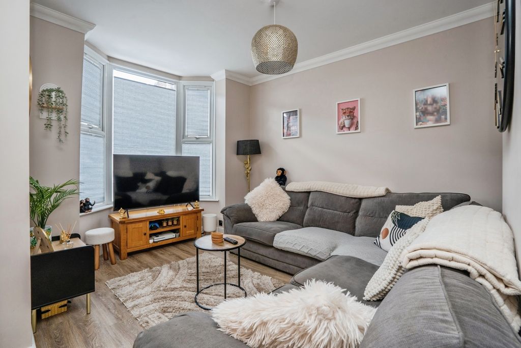 Property photo 3 of 18 Pbox-Img.Jpg