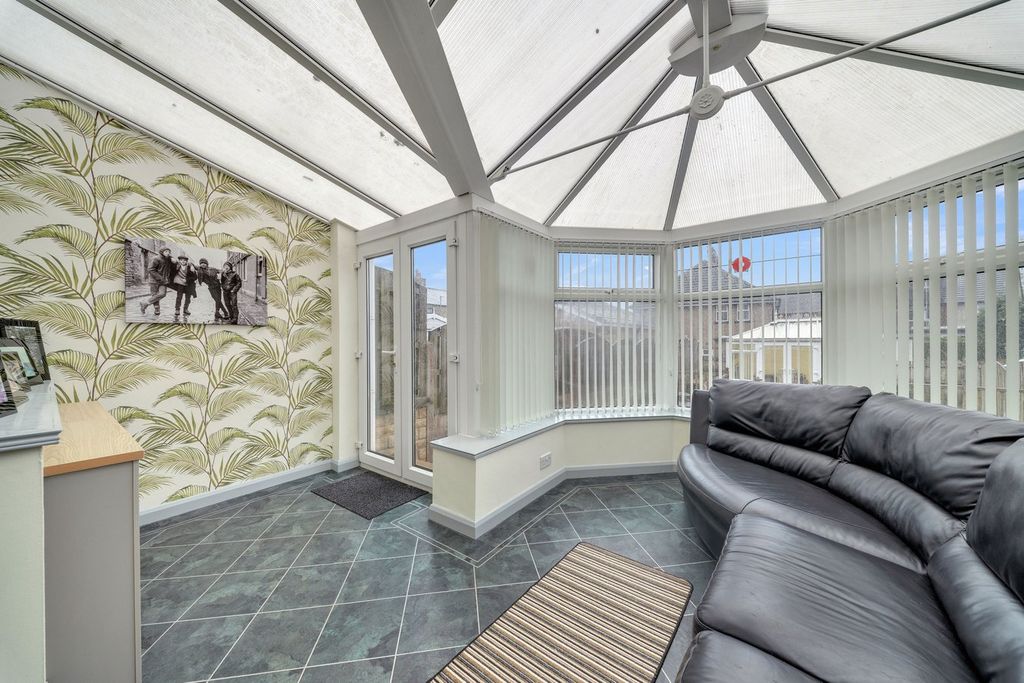 Property photo 2 of 23