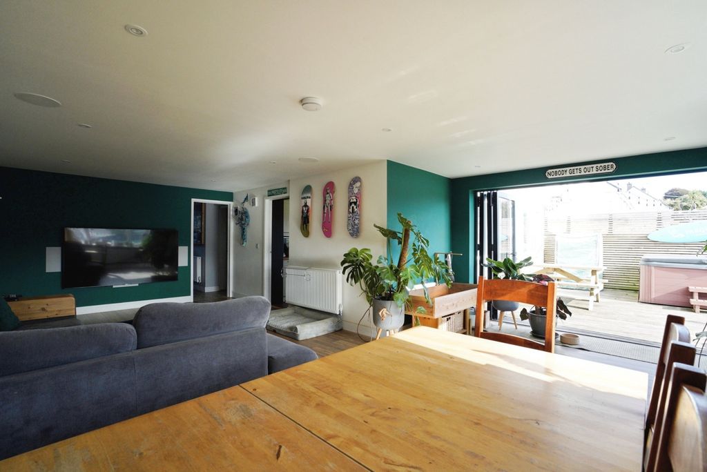 Property photo 2 of 17 Photo