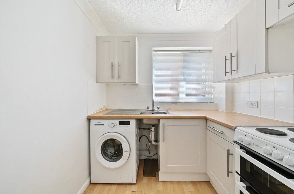 Property photo 2 of 10 Picture No. 12