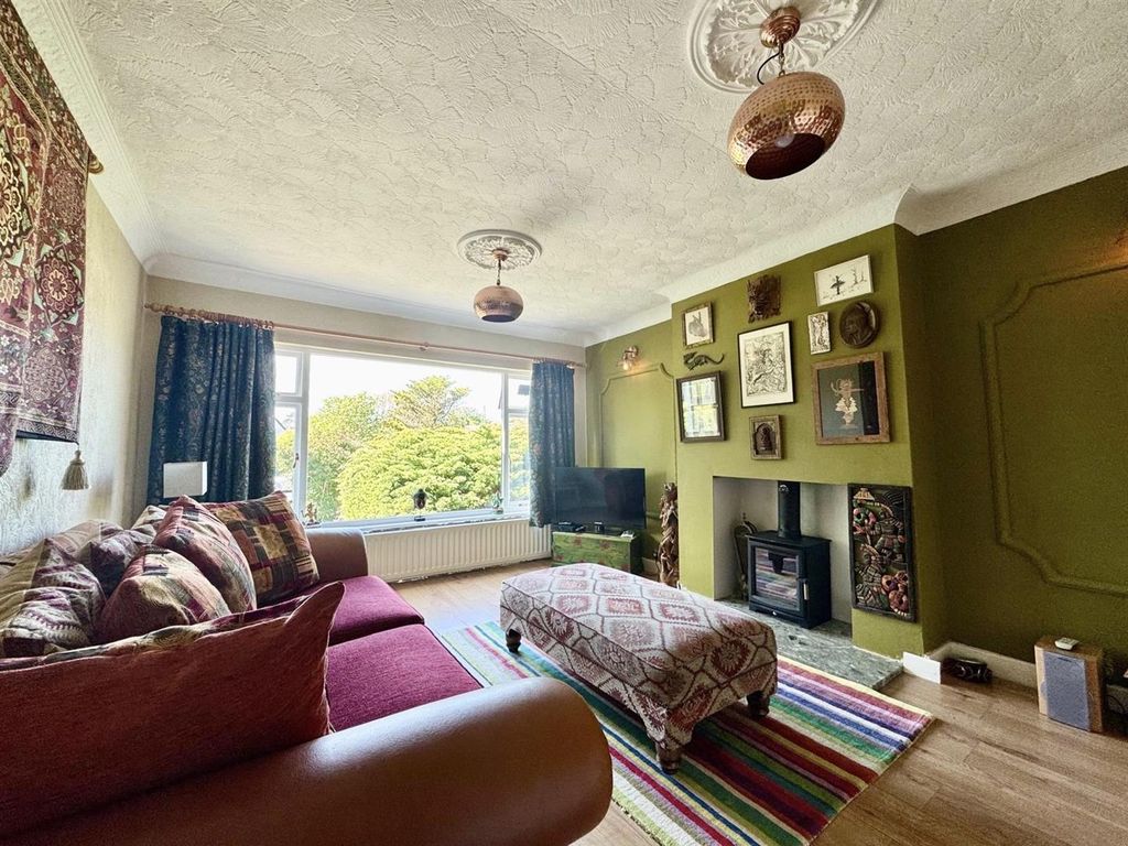 Property photo 2 of 32