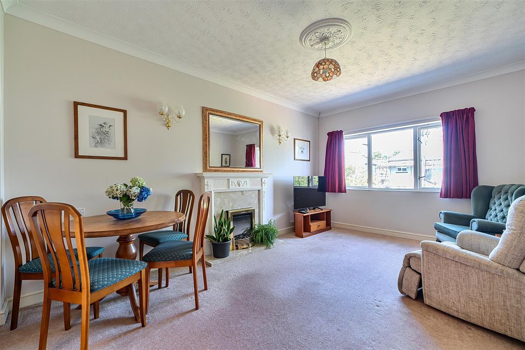 Property photo 2 of 17 Sitting/Dining Room