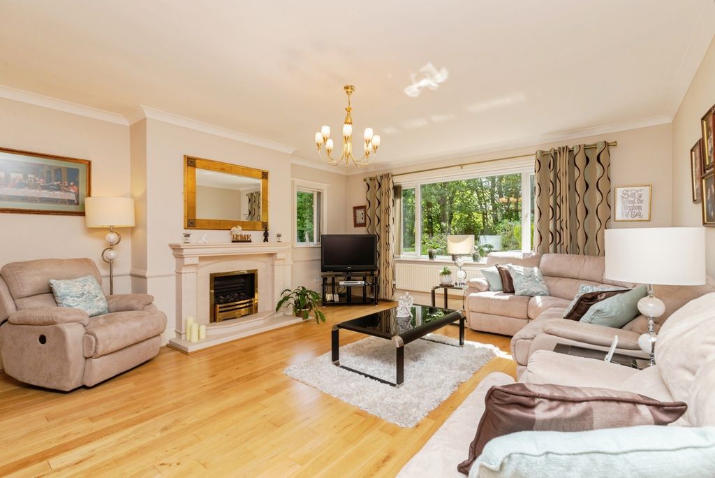 Property photo 2 of 17 Lounge