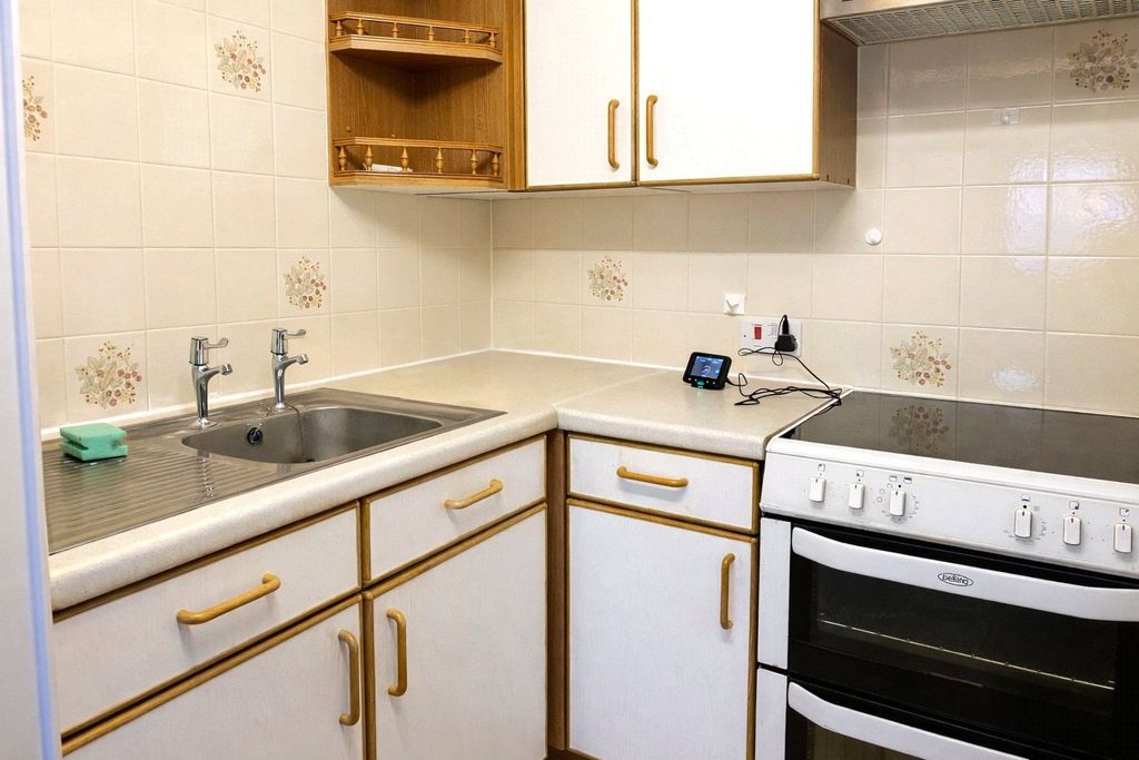 Property photo 2 of 6 Picture No. 10