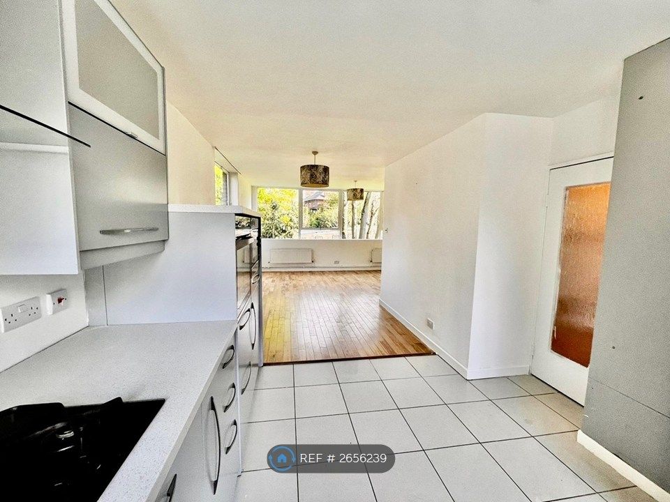 Property photo 3 of 14 Kitchen