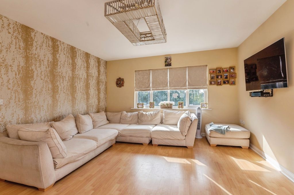 Property photo 3 of 14 Photo