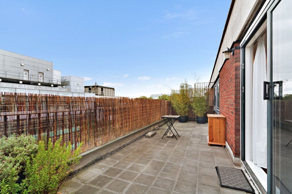 Property photo 3 of 8 2499184