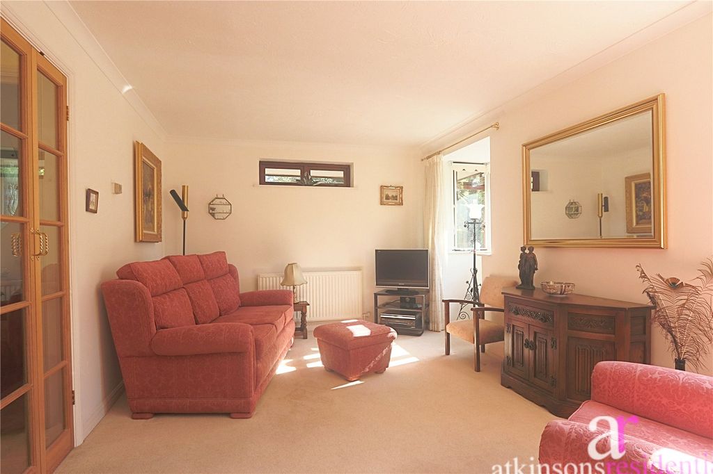 Property photo 2 of 27 Picture No. 33