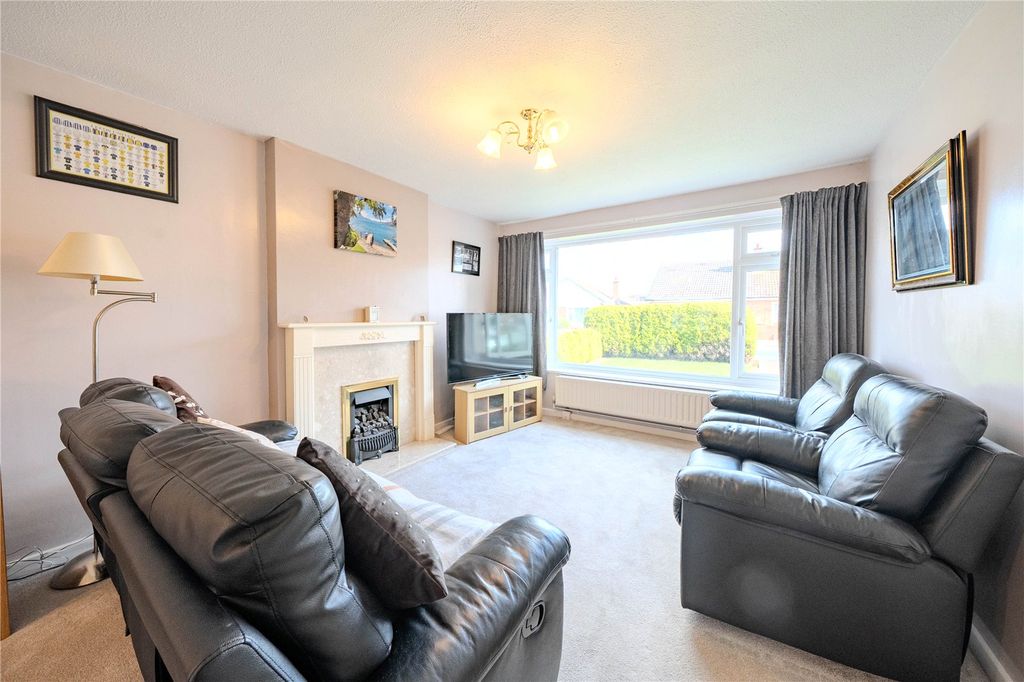 Property photo 2 of 19 Picture No. 11