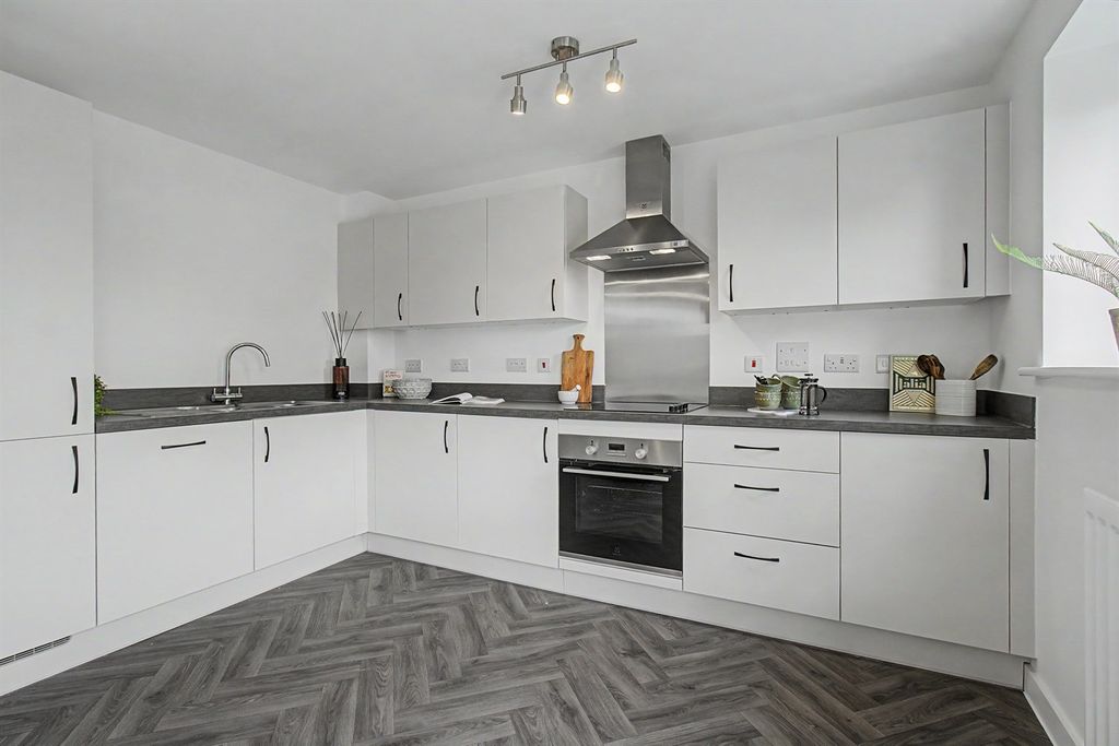 Property photo 3 of 7 Kitchen