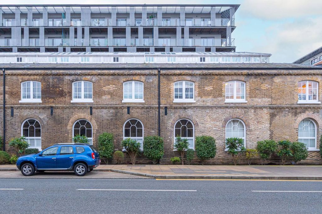 Property photo 2 of 31