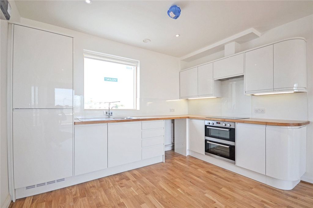 Property photo 2 of 6 Picture No. 12