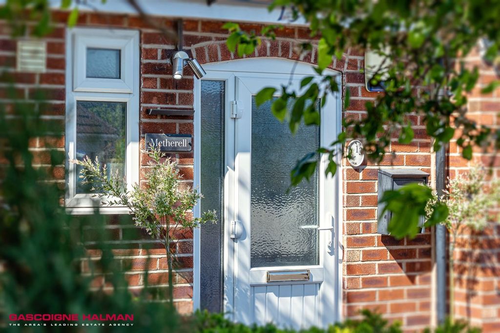 Property photo 2 of 21 Front