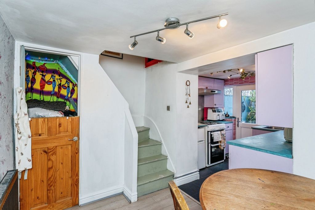 Property photo 3 of 18 Pbox-Img.Jpg