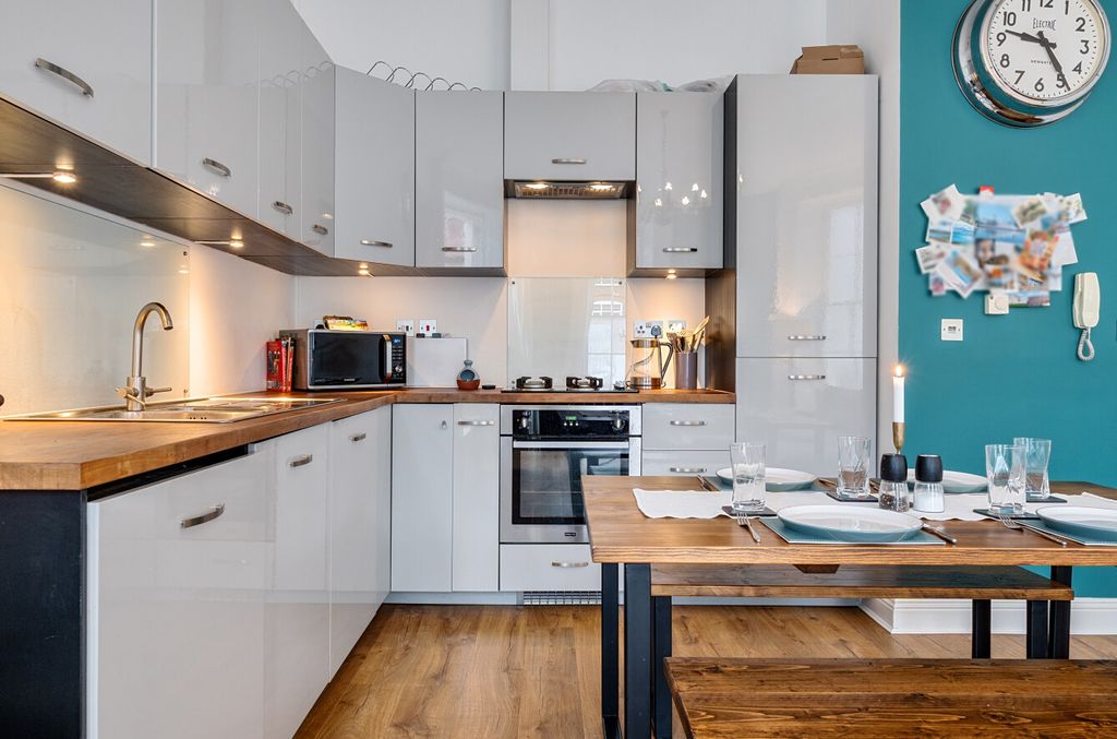 Property photo 2 of 10 1372984-30-6901E9...