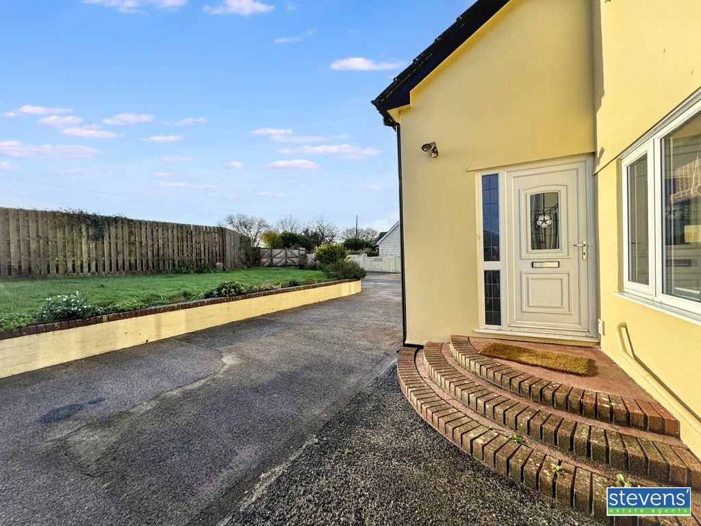 Property photo 2 of 27 Image00001 (9)