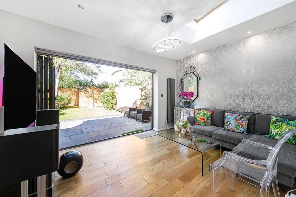 Property photo 2 of 14