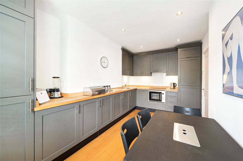 Property photo 2 of 11 Kitchen