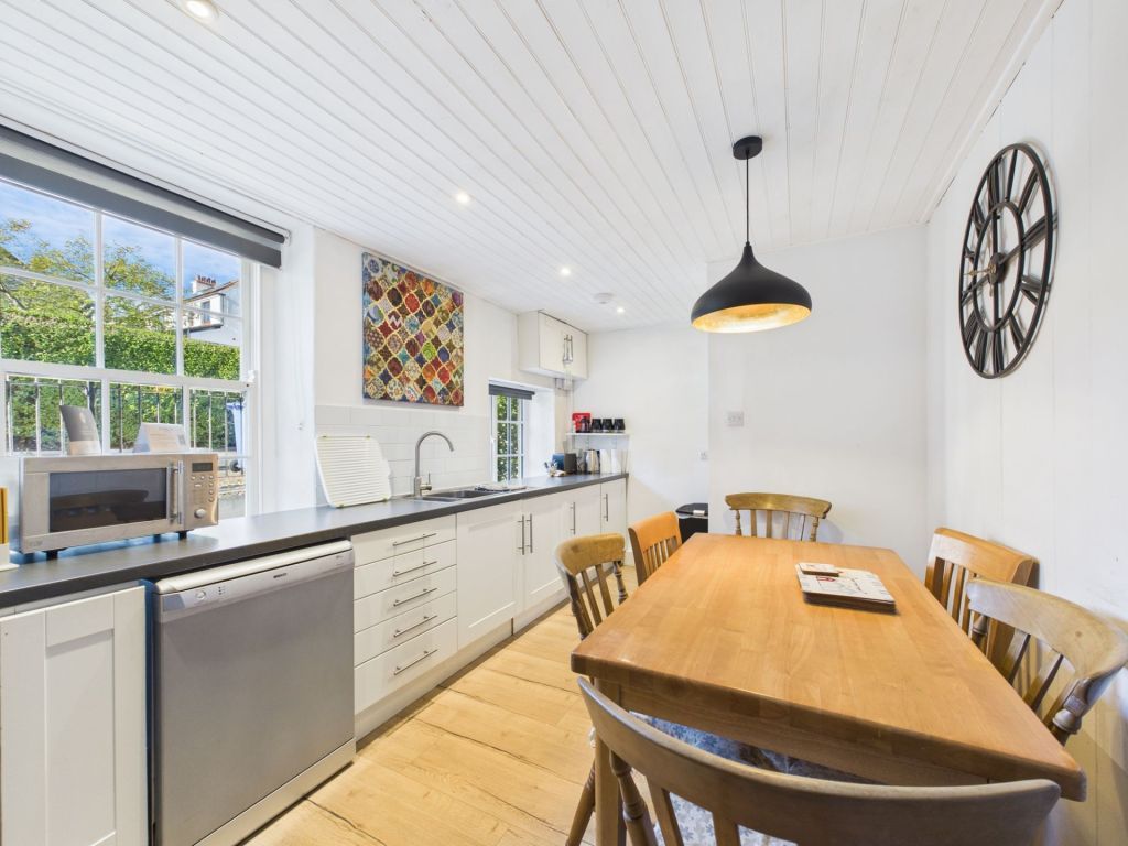 Property photo 3 of 24