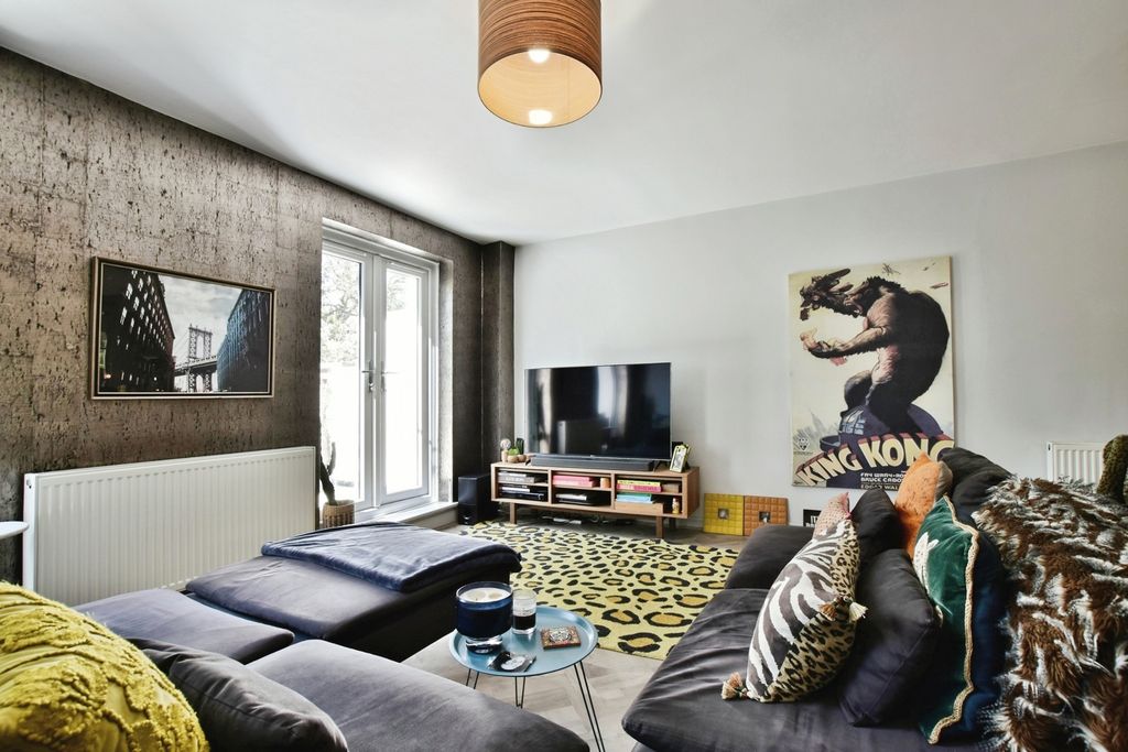 Property photo 3 of 25 Lounge