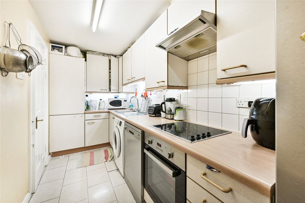 Property photo 3 of 12