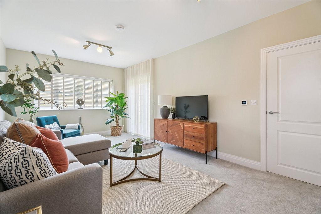 Property photo 2 of 12 Show Home