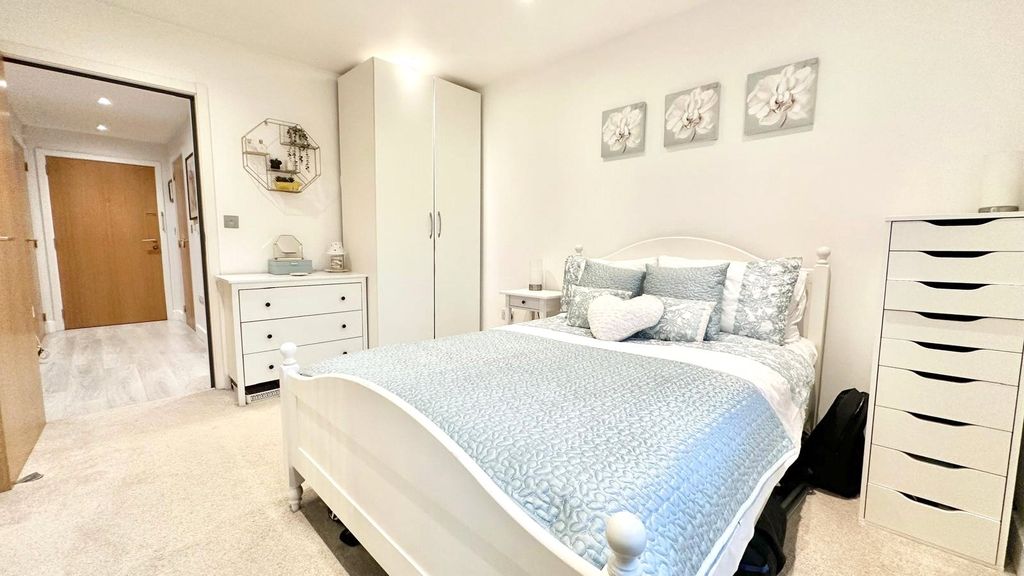 Property photo 3 of 14 Picture No. 06