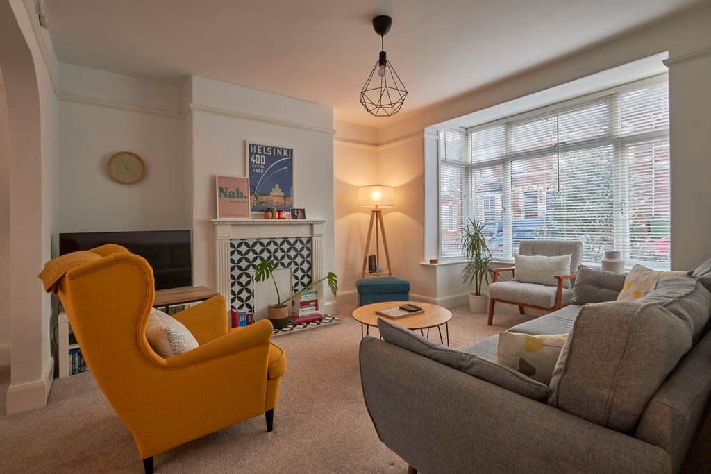 Property photo 2 of 17 Living Room