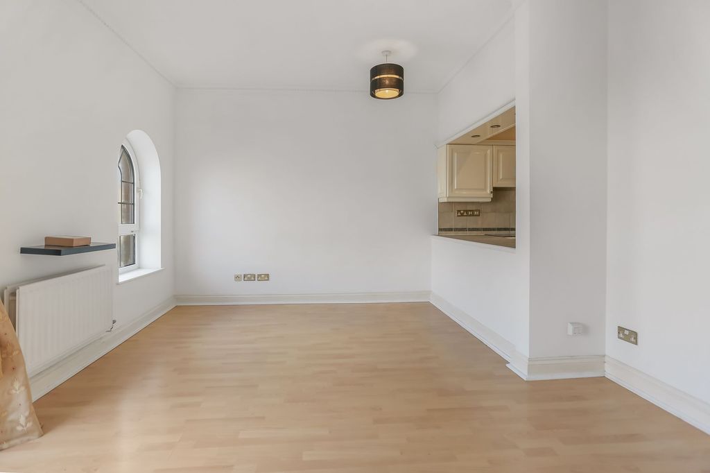 Property photo 3 of 21