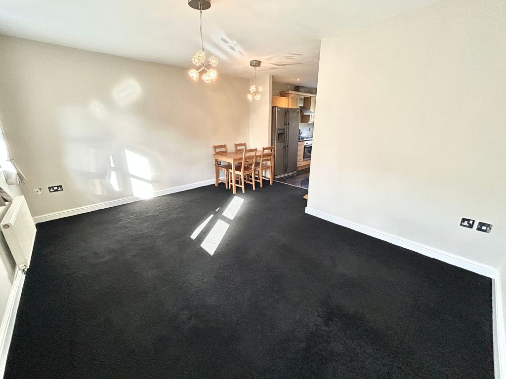 Property photo 2 of 11 Lounge