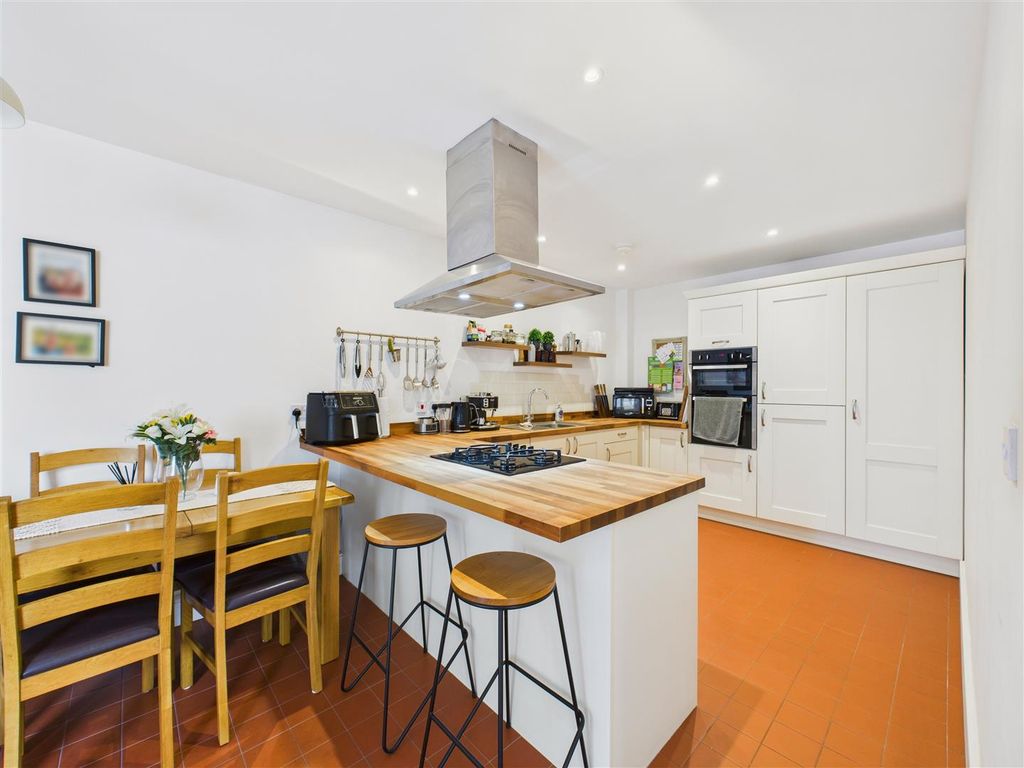 Property photo 2 of 14 Kitchen