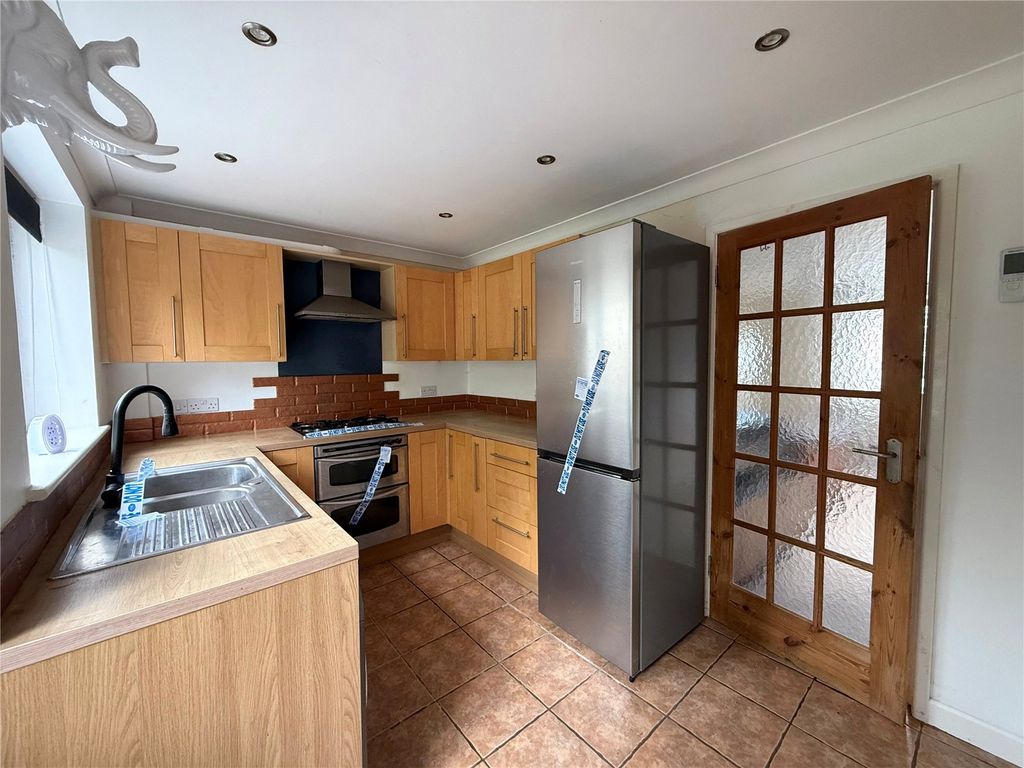 Property photo 2 of 7 Kitchen