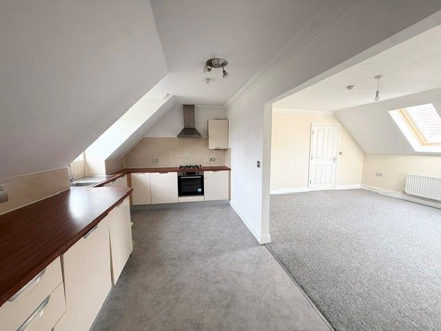 Property photo 2 of 11 Kitchen/Lounge