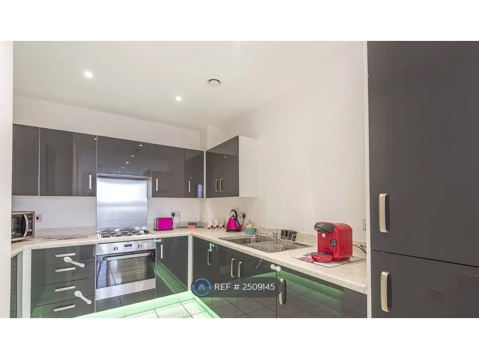 Property photo 1 of 11 Stylish Modern Kitchen With Integrated Appliances