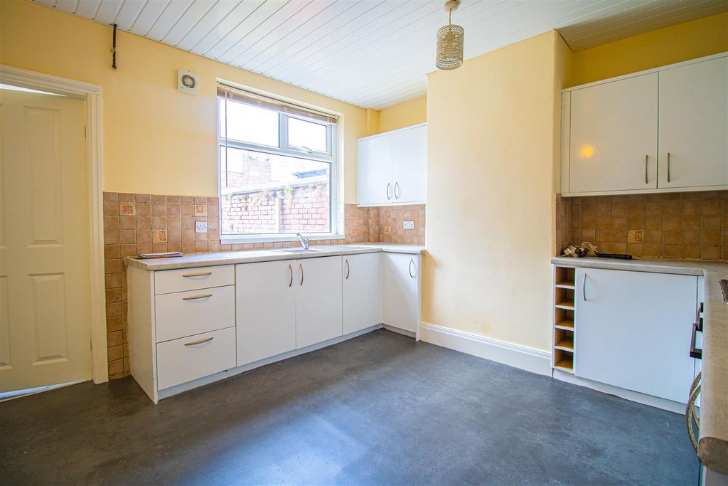 Property photo 3 of 9 Kitchen