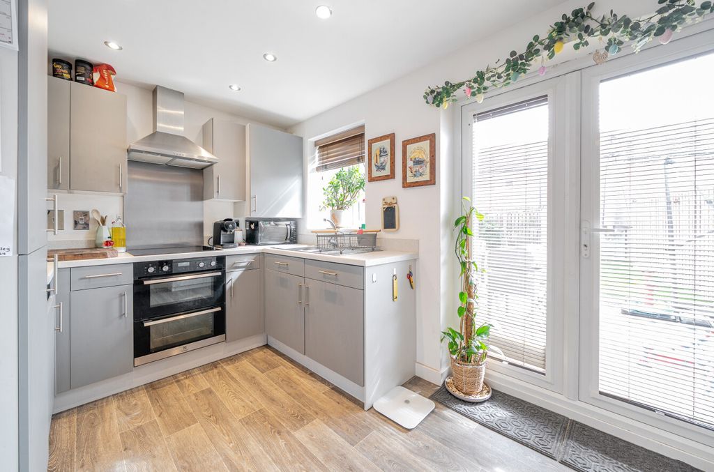 Property photo 3 of 11 1300635-6-6842B1E...