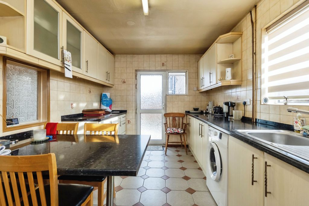 Property photo 3 of 17 Kitchen/ Diner