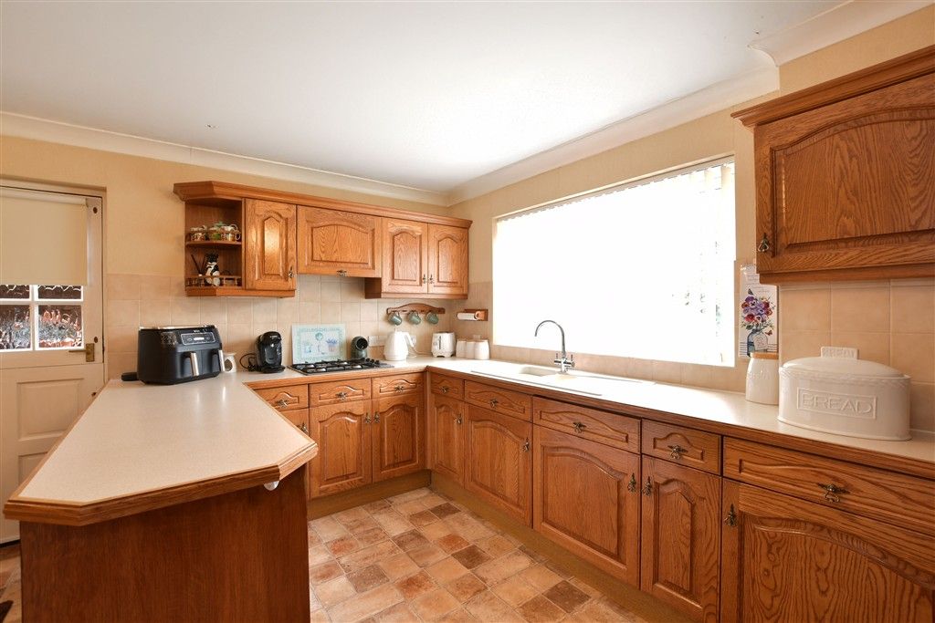 Property photo 2 of 14 Kitchen/ Breakfast Room