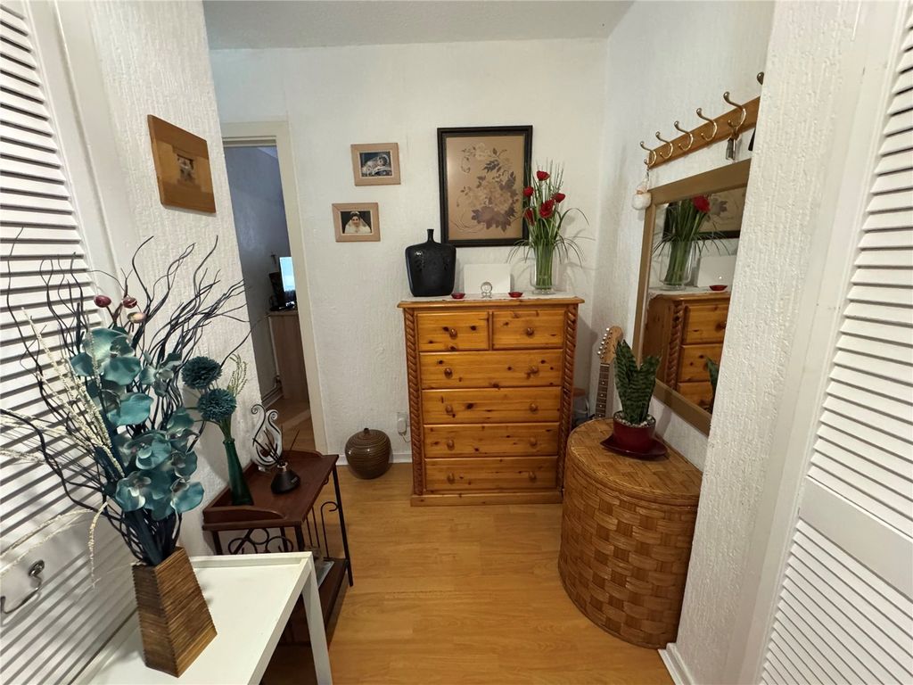 Property photo 3 of 19 Picture No. 08