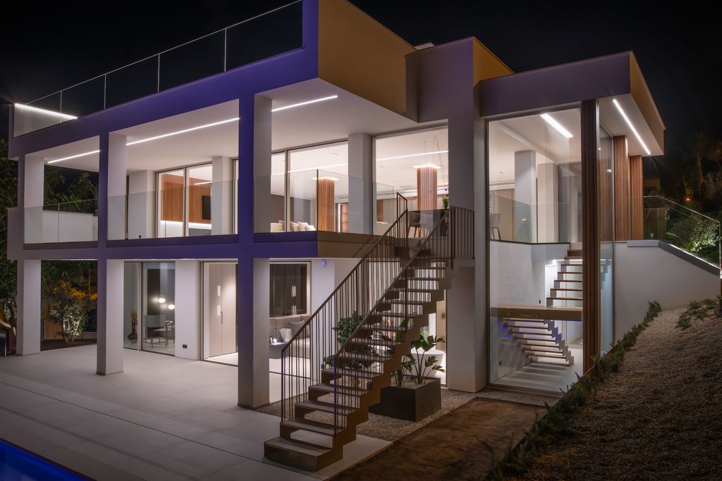 Property photo 3 of 19 Fachada Lateral 1 Noche.Jpg