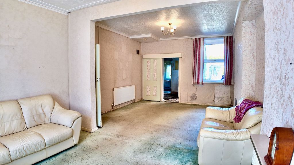Property photo 2 of 27