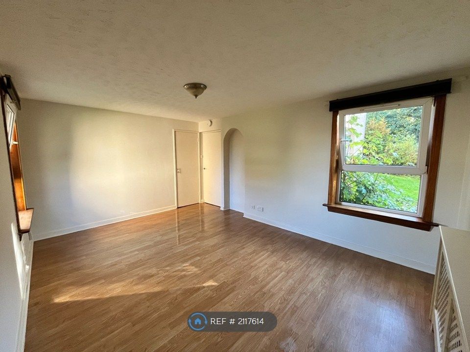 Property photo 1 of 7 Living Room - Image 1