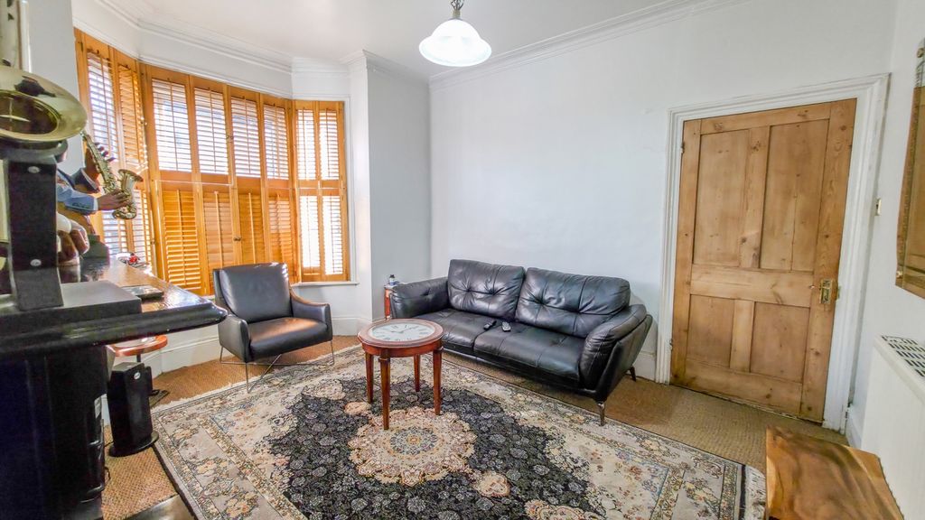 Property photo 3 of 26 20251125_104859