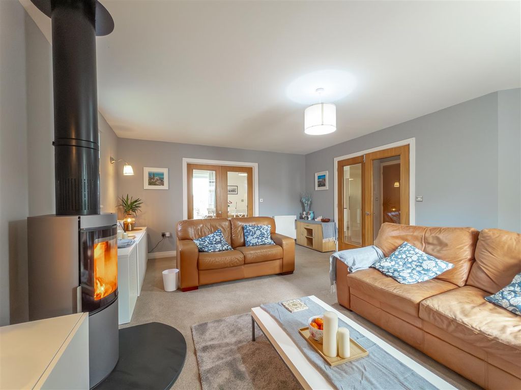 Property photo 3 of 23 63 Hellis Wartha-19.Jpg