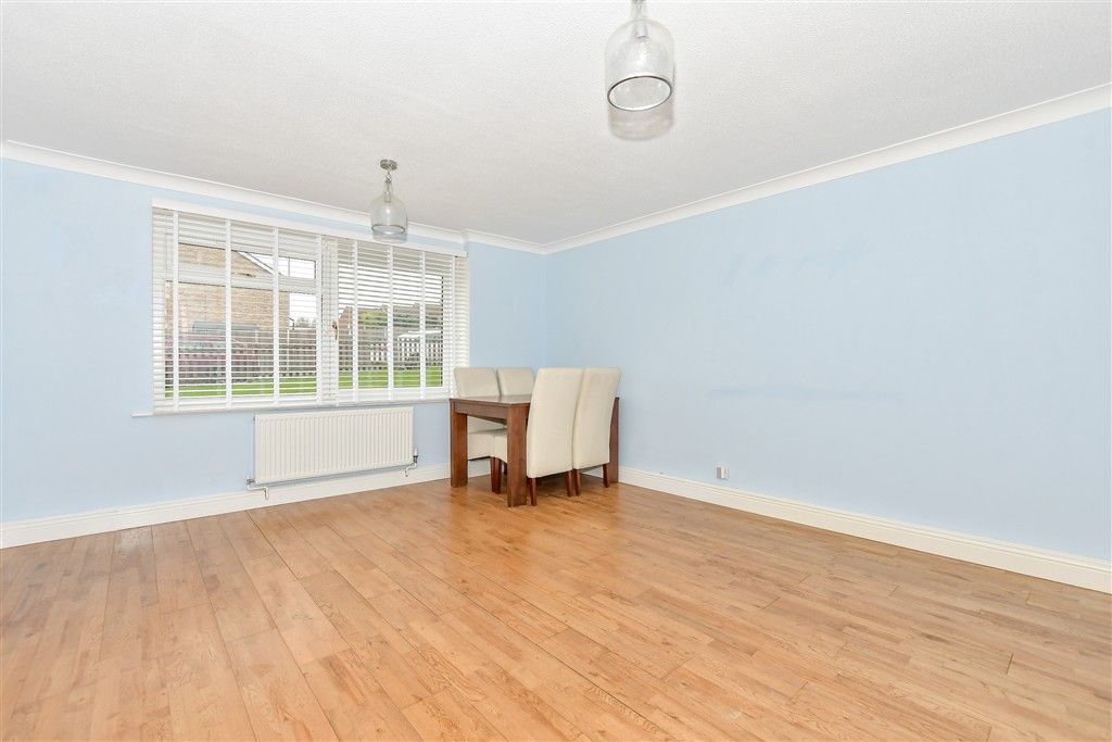 Property photo 1 of 8 Lounge/Diner